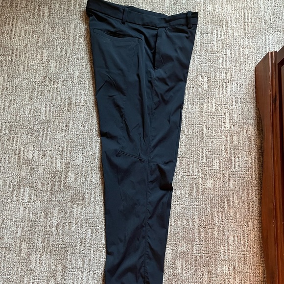 Men’s lululemon ABC slim fit pants. - Picture 1 of 4